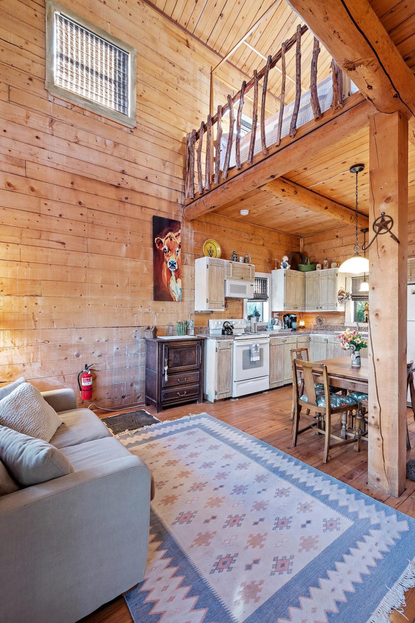 Mighty Oak Log Holiday home Fredericksburg