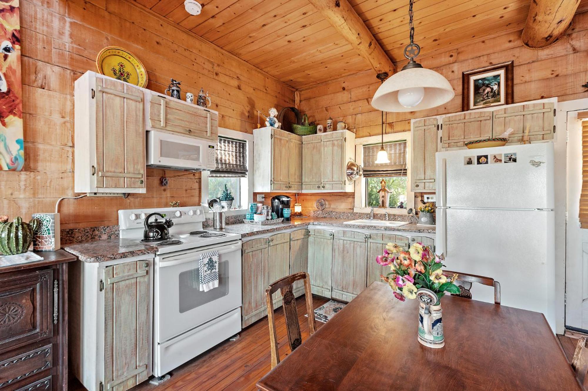 Mighty Oak Log Holiday home Fredericksburg